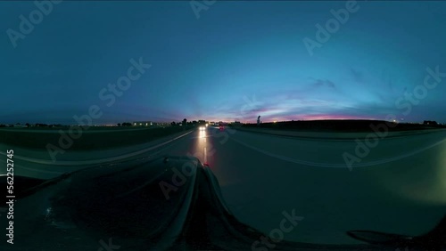 Corsa notturna verso il tramonto 360 gradi photo