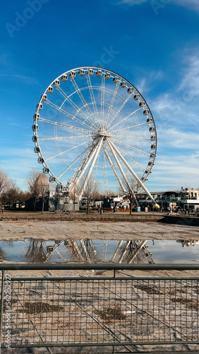 Obraz na płótnie Ferris wheel standing in a park in Montreal Canada. Vertical.High quality photo w salonie