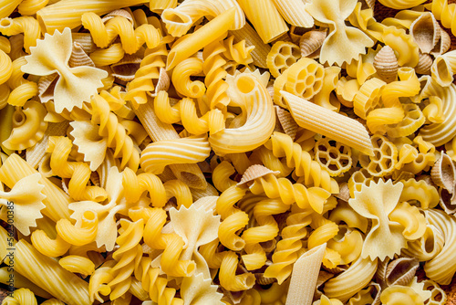 Different types of pasta dry.