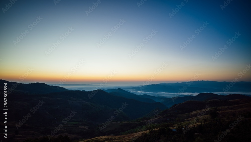 Fototapeta premium Blue sky with mountains view of nature cliff mountain landscape.
