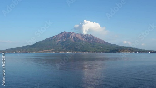 錦江湾に浮かぶ桜島