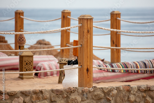 Fototapeta Naklejka Na Ścianę i Meble -  Wooden pole of a rope fence near the sea