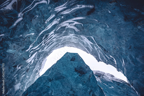Fotografia All'interno di una grotta di ghiaccio in Islanda.