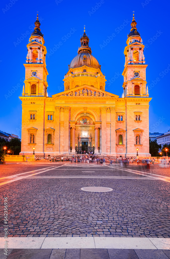 Naklejka premium Budapest, Hungary. Night illuminated St. Stephen Basilica