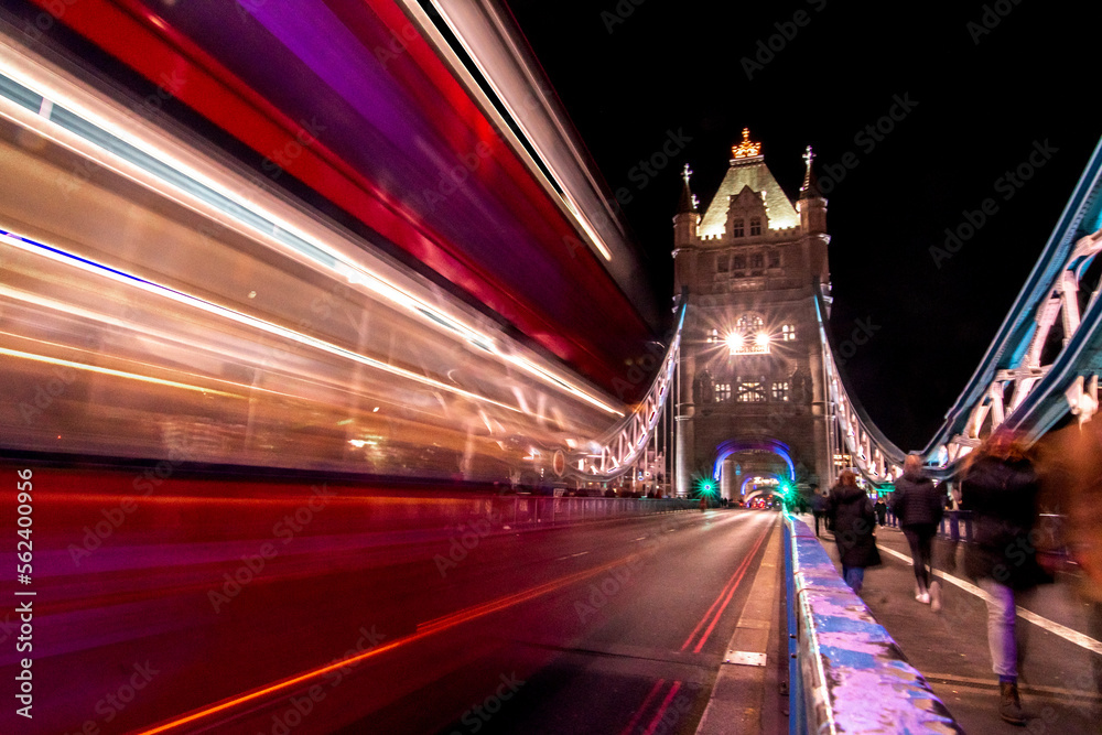 Obraz premium tower bridge at night