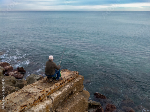 Pescador solitario espigón © xavicore