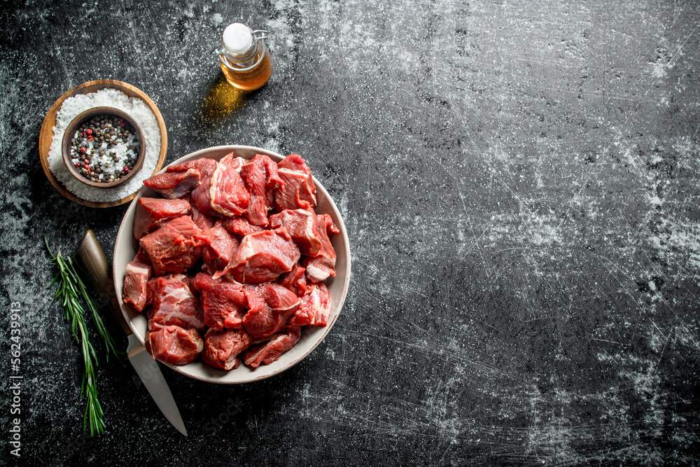 Cut raw beef in bowl with knife,rosemary,oil and seasoning.