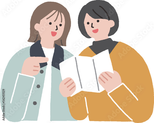 パンフレットを見る2人の女性