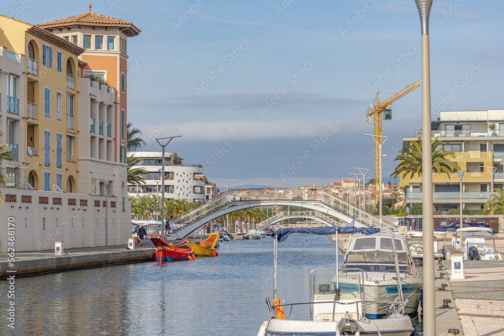 port de la ville de Fréjus dans le var (France)