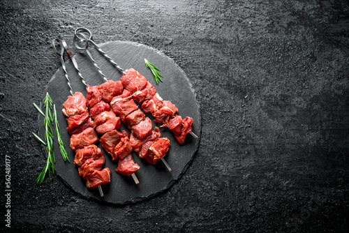 Raw kebab with rosemary. © Artem Shadrin