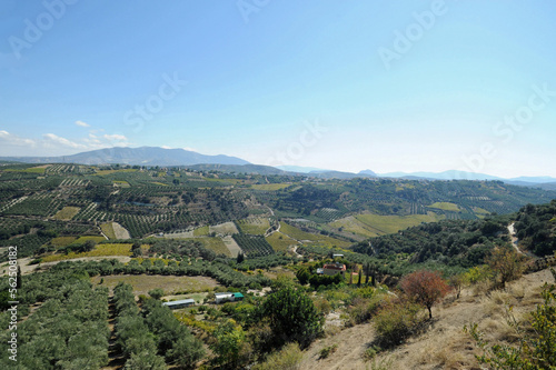La plaine de Téménos et le mont Téménos vus depuis Voutès en Crète