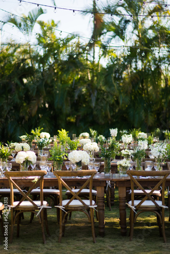 Obraz na płótnie beautiful outdoor table setting for garden wedding w salonie