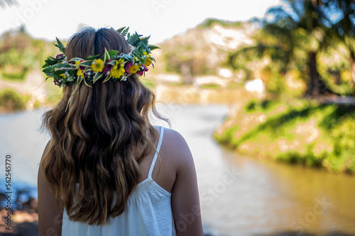 Photos A woman wearing a haku lei with her back to the camera