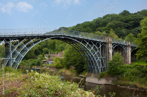 The Iron Bridge over the River Severn, Ironbridge Gorge, Shropshire, England, UK © © Raymond Orton