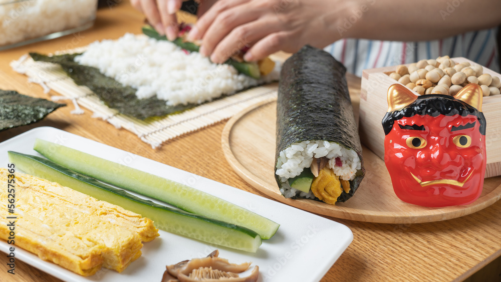 日本の文化|恵方巻き・豆まき 節分イメージ Stock Photo | Adobe Stock