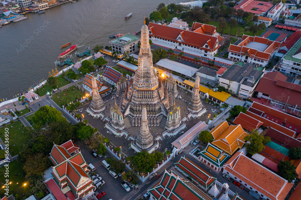 Fototapeta premium Aerial view Day to Night of Chao Phraya River with Royal Grand Palace and Emerald Buddha Temple Landmark of Bangkok, Thailand. Amazing Drone Footage over the City skyline in twilight.