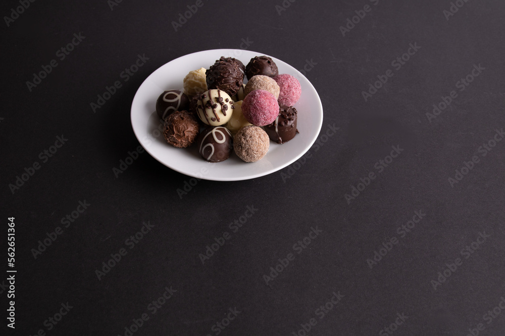 photo different candy rounds on a plate photo different candy rounds on a plate
