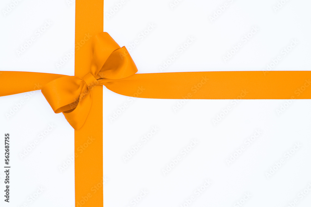 Nœud de ruban de satin pour paquet cadeau de couleur jaune, isolé sur du fond blanc. Arrière-plan avec nœud en ruban sur fond blanc. Nœud de ruban de satin pour paquet cadeau de couleur jaune, isolé sur du fond blanc. Arrière-plan avec nœud en ruban sur fond blanc.