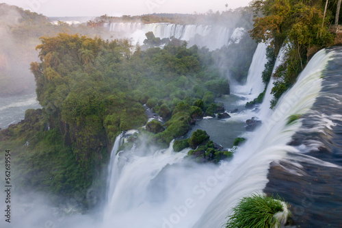 Fototapeta Naklejka Na Ścianę i Meble -  The incredibly beautiful Iguazu Falls on the border between Brazil and Argentina.