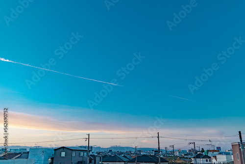 Wallpaper Mural 朝焼けと飛行機雲 Torontodigital.ca