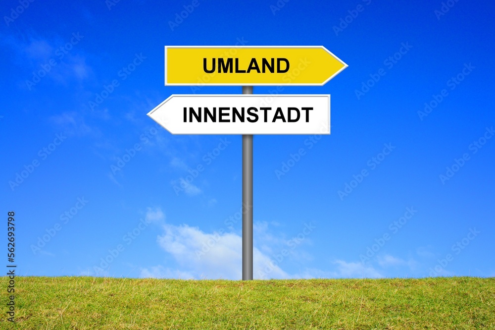 Schild Wegweiser zeigt Umland oder Innenstadt