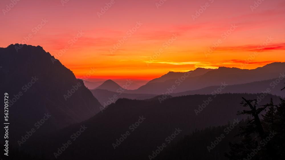 Sunset at Inspiration Point in Mount Rainier National Park in Washington