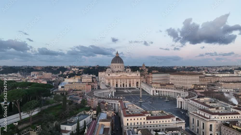 Basilica di San Pietro in Vaticano
Vista aerea di drone Basilica di San Pietro in Vaticano
Vista aerea di drone