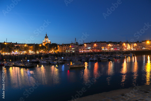 Charente-Maritime - Le port de La Rochelle la nuit © Marytog