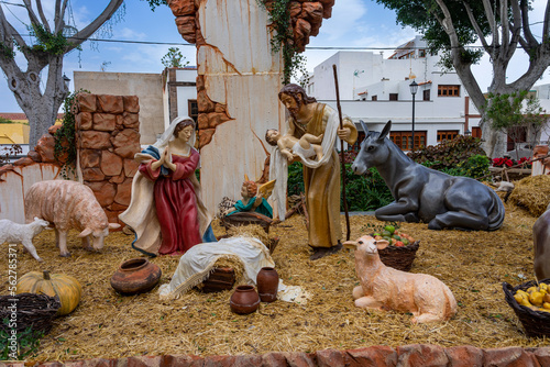 Urlaub auf Teneriffa auf den Kanarischen Inseln: Weihnachten im schöne Dorf Garachico im Nordwesten, Krippe outdoor mit lenbensgroßen Figuren von Jesus, Maria, Esel, Schaf und Engel, typisch spanisch photo