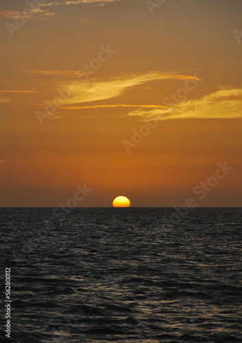 Atardecer desde la orilla del mar Caribe, con sus increíbles matices, colores que siempre regalan una imagen distinta cada dia. Isla de Margarita - Venezuela