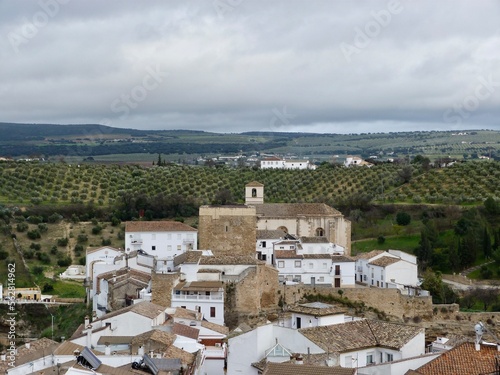 Casas e Iglesia de Setenil de las bodegas en Cadiz