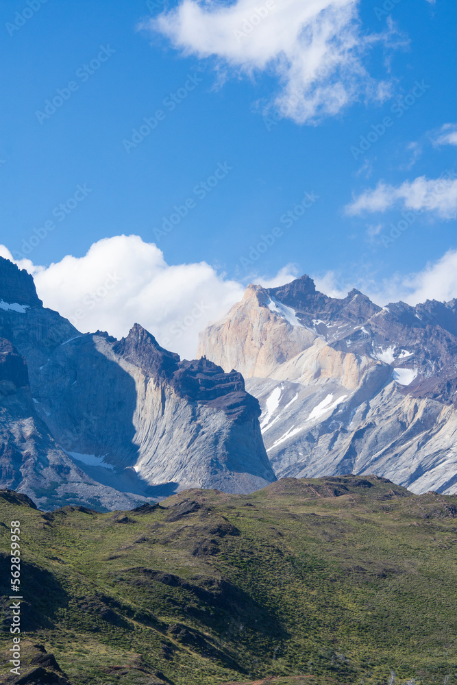 Montanhas azuis de Torres del Paine, Patagônia, Chile.
