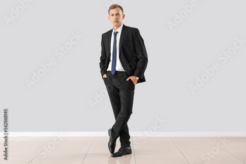 Handsome businessman in sui...