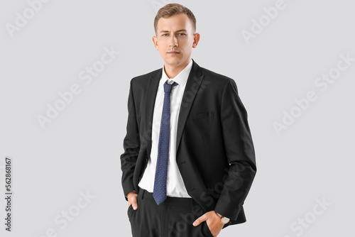 Handsome businessman in sui...