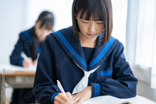 Bild auf Leinwand 授業を受ける学生