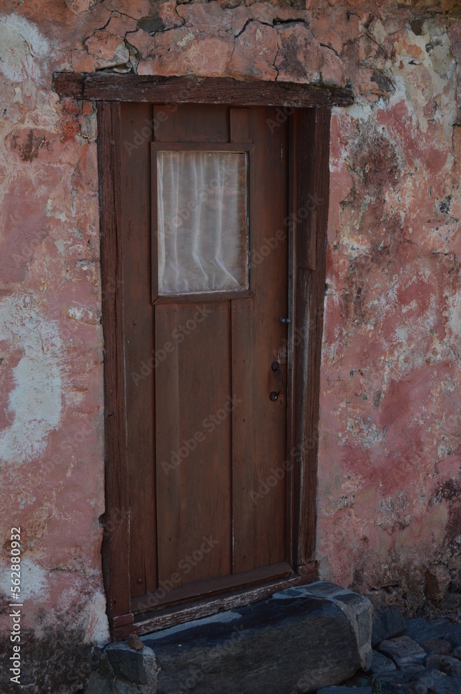 Puerta antigua en pueblo Colonia del Sacramento, Uruguay
