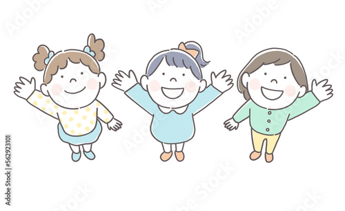 手を挙げる女の子