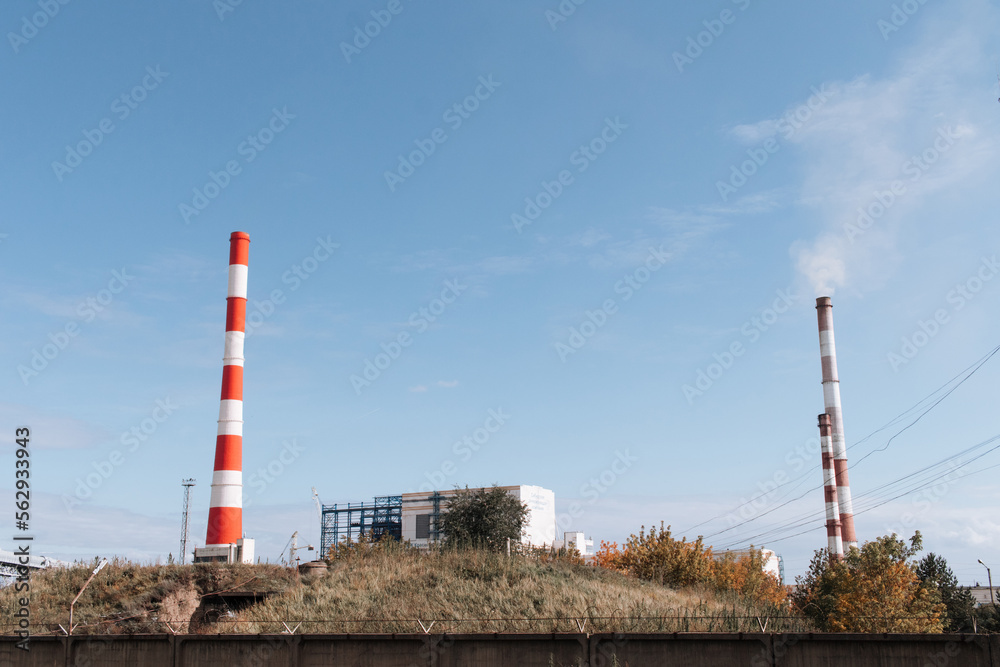 Coal-fired thermal power plant with pipes