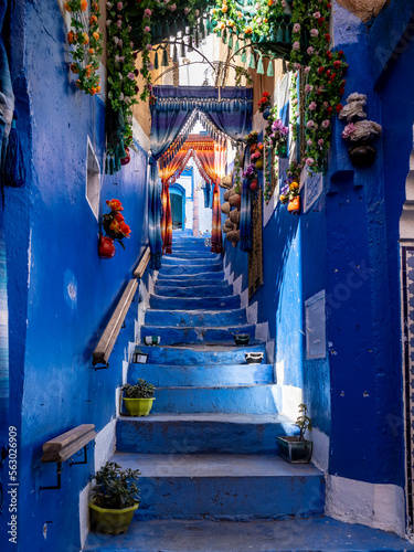 Walking through the streets of Chefchaouen (Morocco) © @CMG_IG
