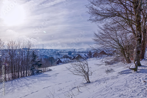 Blick vom Rothaarsteig auf Winterberg und das Hochsauerland im Winter