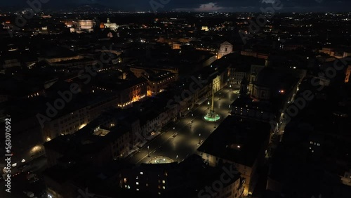 la Fontana dei Quattro Fiumi a piazza Navona, Roma
veduta aerea notturna con illuminazione dei lampioni  photo