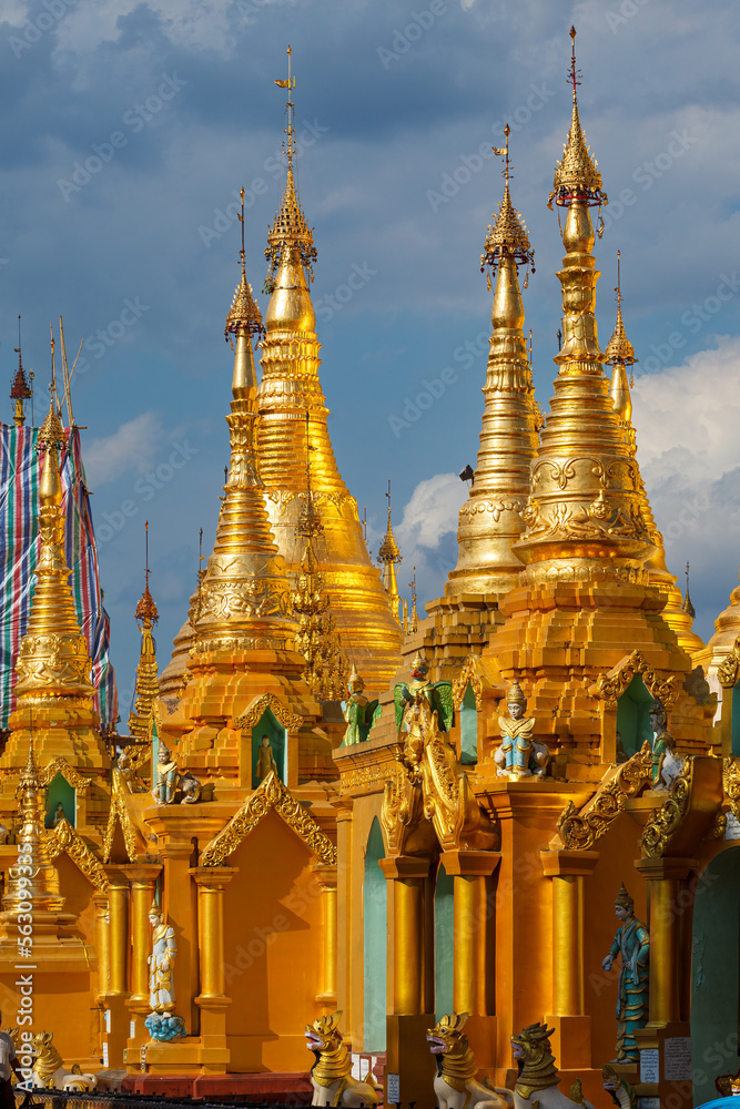 Fototapeta premium The Shwedagon pagoda in Rangoon Myanmar