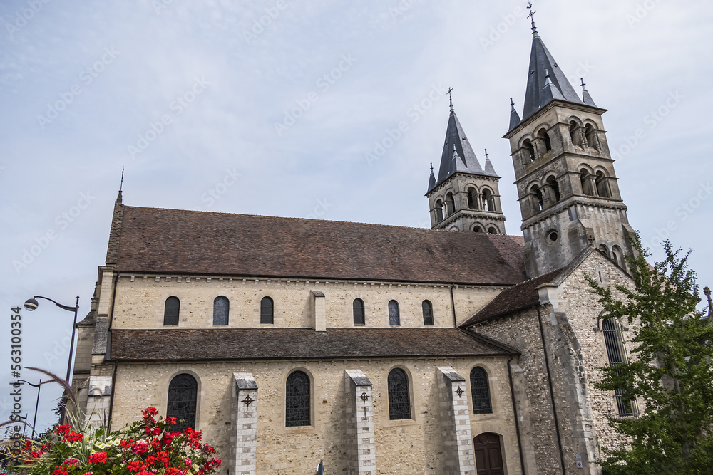 Fototapeta premium Collegiate Church of Notre-Dame founded between 1016 and 1031 by Robert II of France in Melun. France.