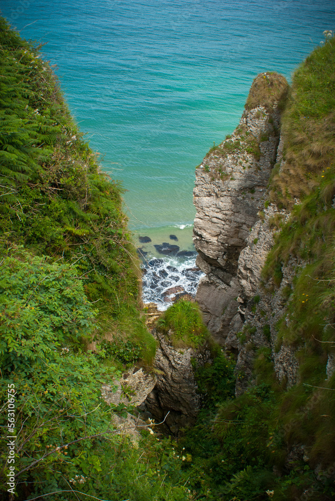 Crevice to the Sea