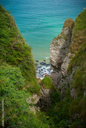 Crevice to the Sea