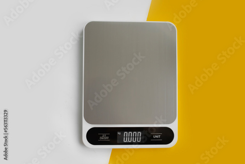 Obraz na płótnie Electronic kitchen scales on a colored background