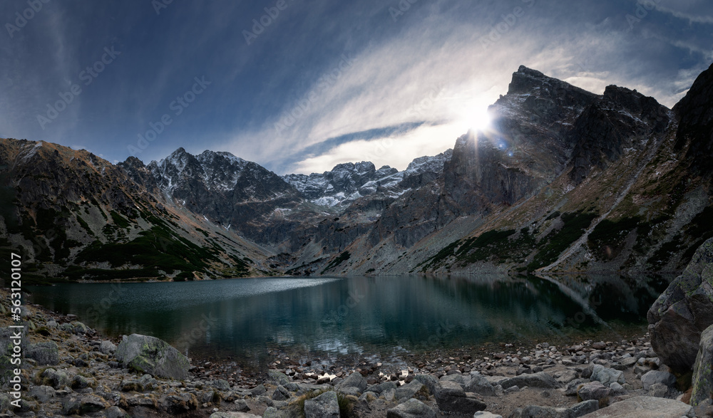 Obraz premium lake in the mountains