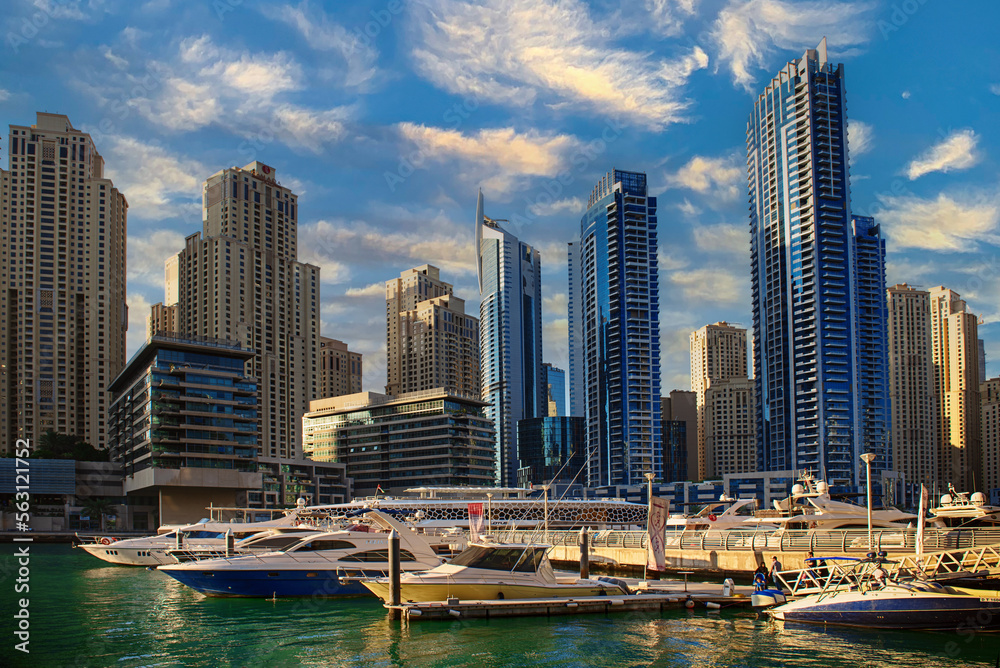 Obraz premium Dubai Marina at sunset