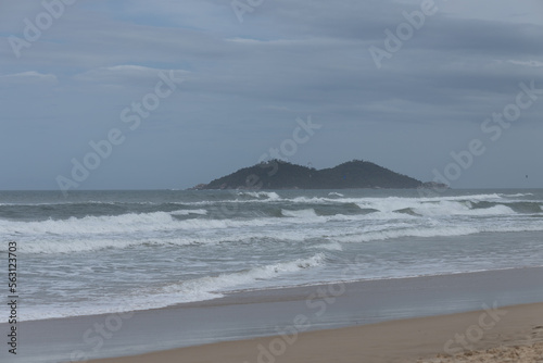 Fototapeta Naklejka Na Ścianę i Meble -  beach and waves with island in the background