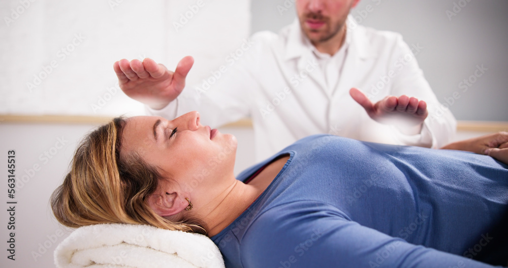 Obraz premium Reiki Therapy Alternative Healing Massage
